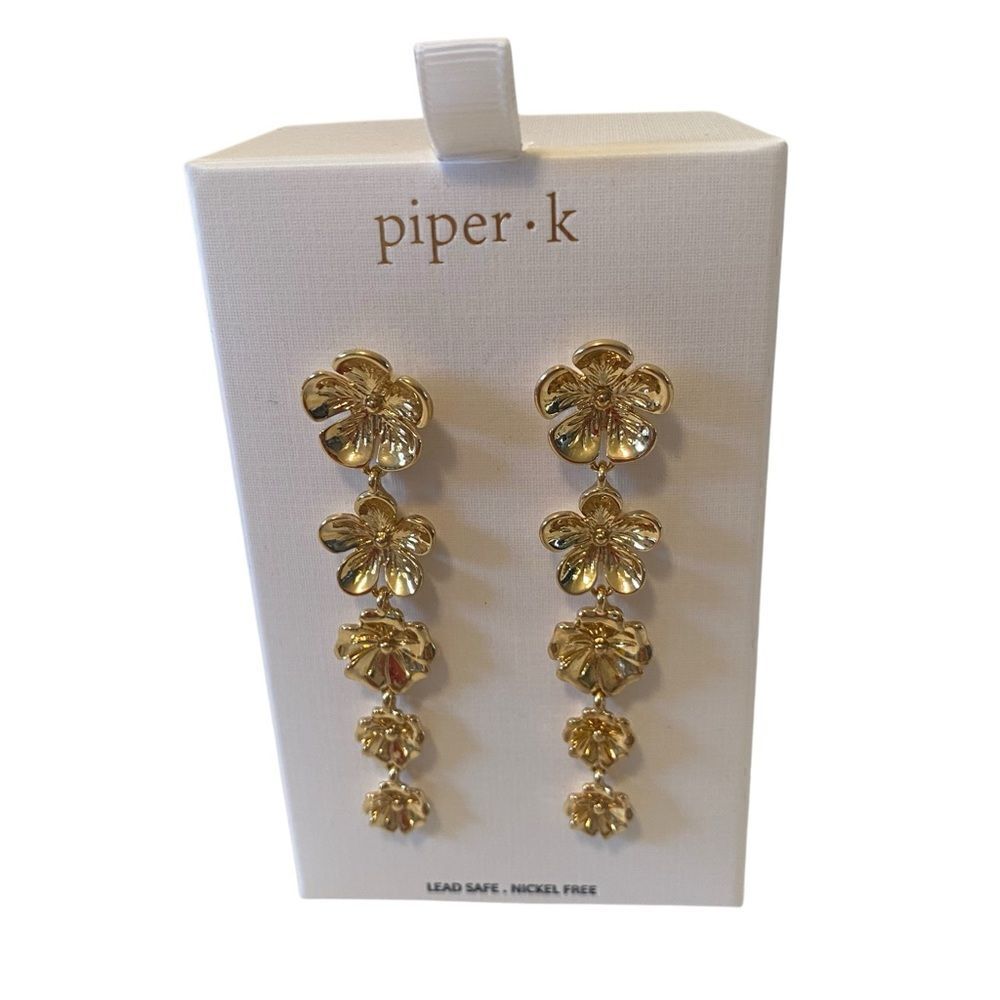 Piper•k Graduated Gold Floral Stud Drop Earrings.